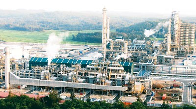 Dung Quat Oil Refinery will be broadened and upgraded in Quang Ngai Province (Photo: SGGP)